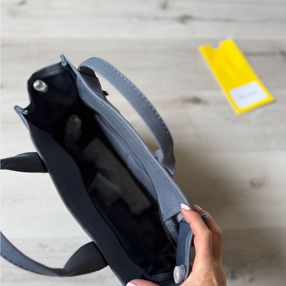 MARC JACOB’S THE CANVAS
SMALL TOTE BAG BLUE SHADOW 1SZ NWT - Picture 7 of 9